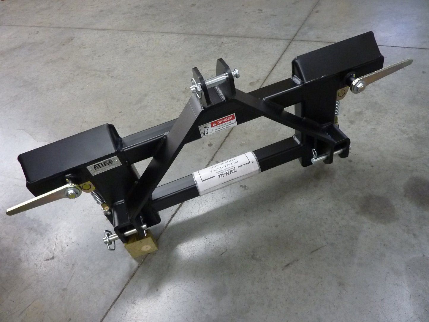 Three-Point Hitch Universal-Mount: QA-3PT